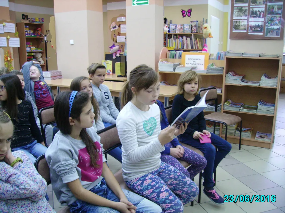 Klasa III C w bibliotece osiedlowej — zdjęcie 6