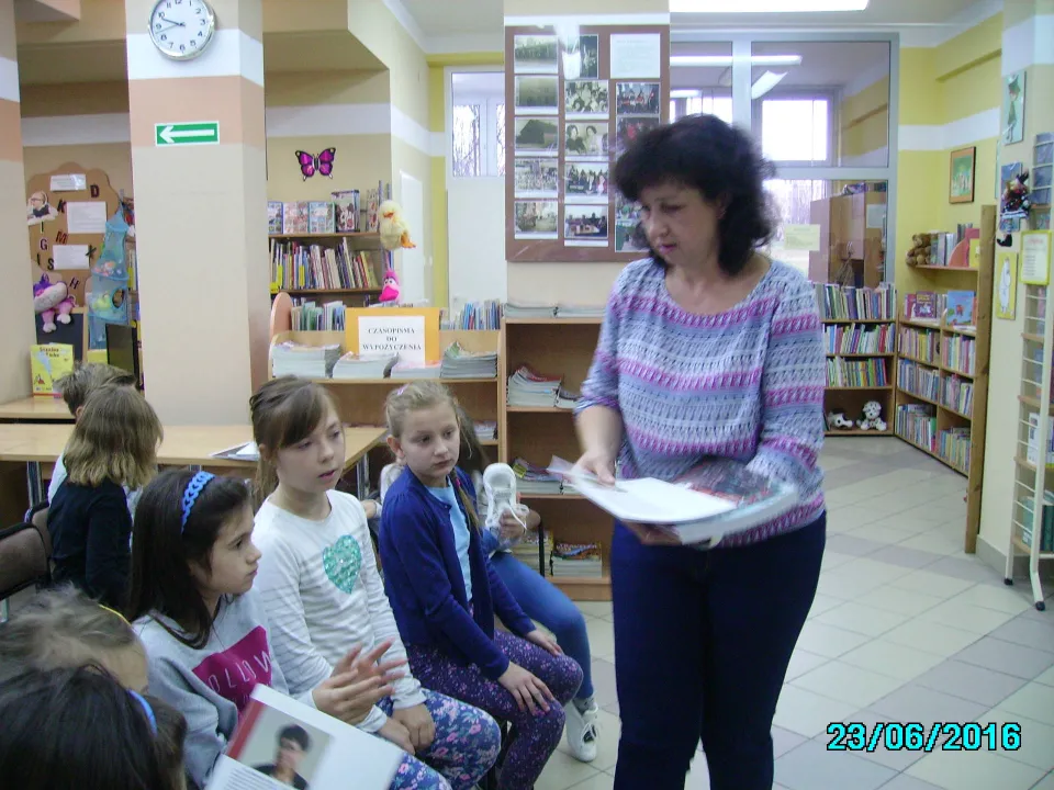 Klasa III C w bibliotece osiedlowej — zdjęcie 8