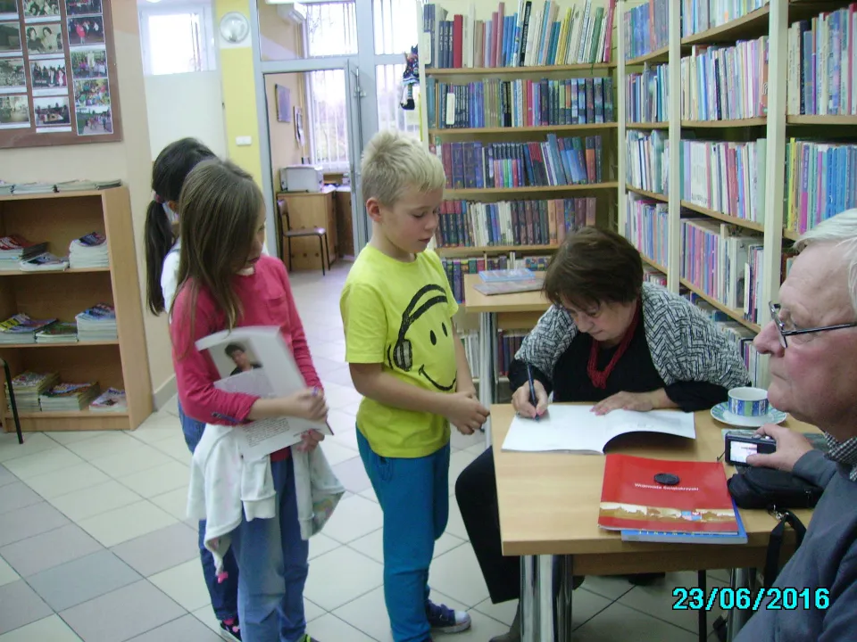 Klasa III C w bibliotece osiedlowej — zdjęcie 14