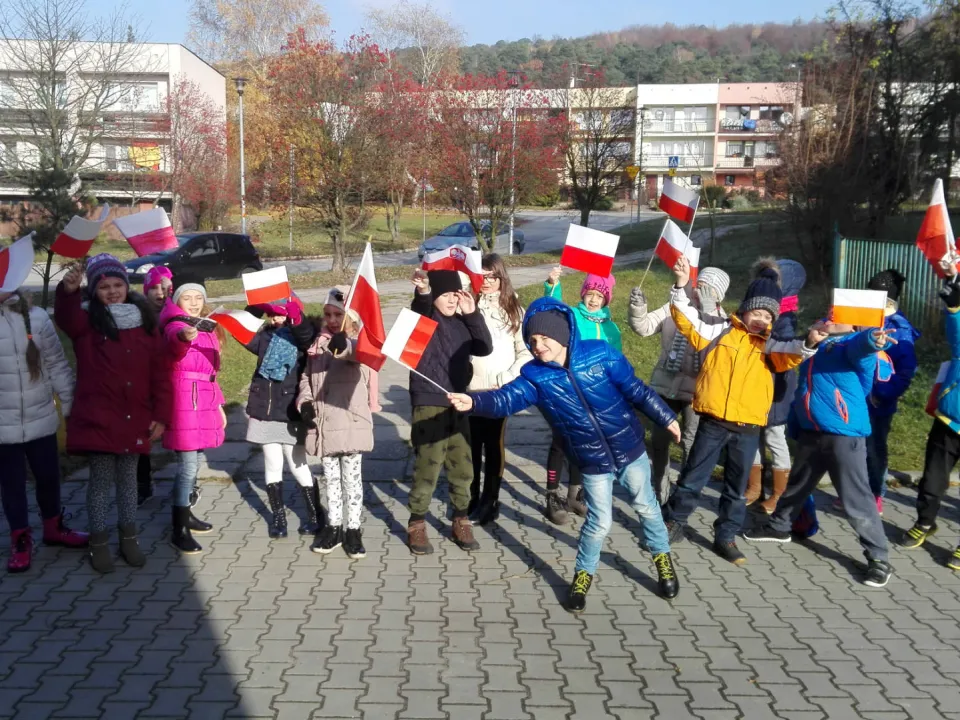 Klasa 3D podczas Marszu Niepodległościowego. — zdjęcie 3