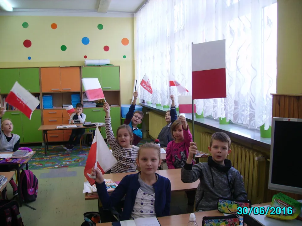 Osiedlowy Marsz Niepodległości z klasą III C — zdjęcie 1