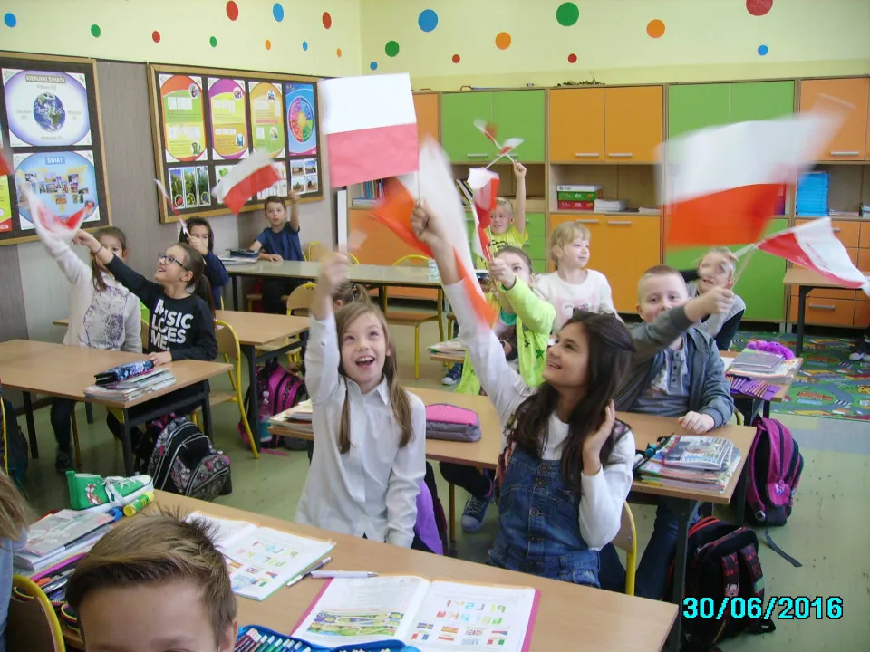 Osiedlowy Marsz Niepodległości z klasą III C — zdjęcie 2