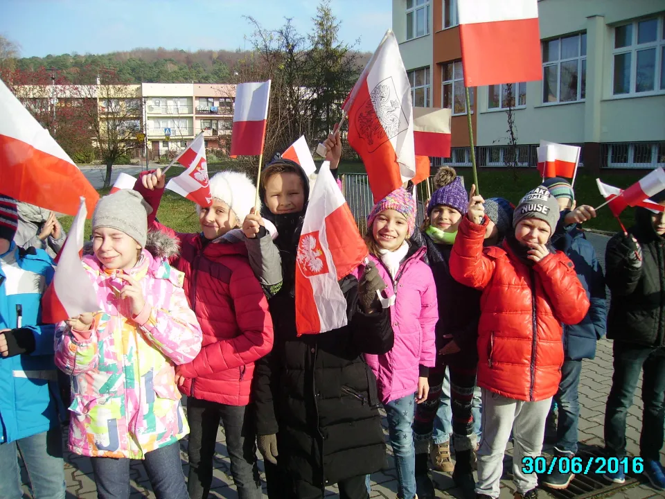 Osiedlowy Marsz Niepodległości z klasą III C — zdjęcie 5