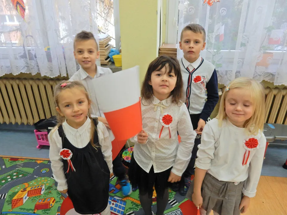 Klasa 0a w konkursie pieśni patriotycznej — zdjęcie 1