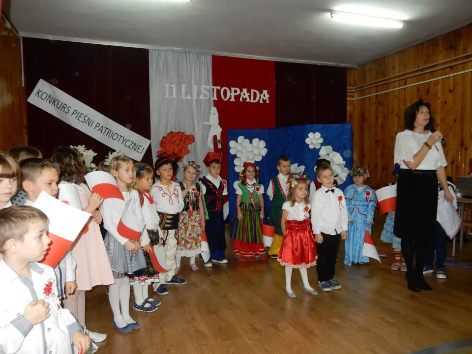 Klasa 0a w konkursie pieśni patriotycznej — zdjęcie 3