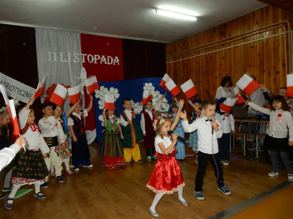 Klasa 0a w konkursie pieśni patriotycznej — zdjęcie 9