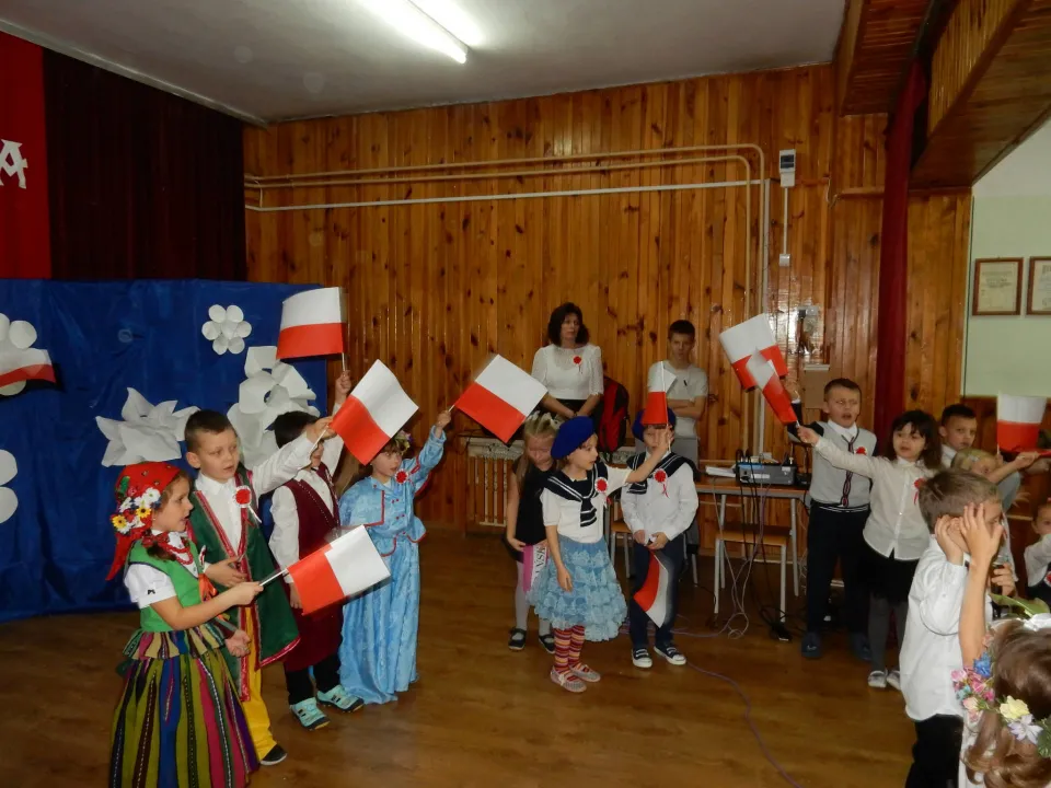 Klasa 0a w konkursie pieśni patriotycznej — zdjęcie 11
