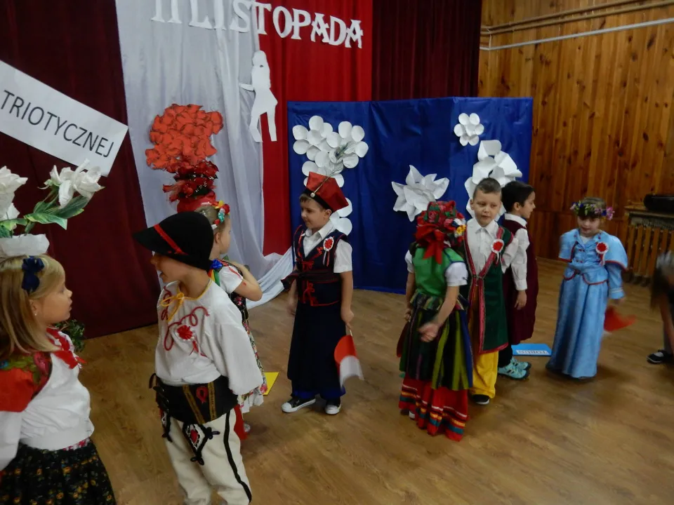 Klasa 0a w konkursie pieśni patriotycznej — zdjęcie 12