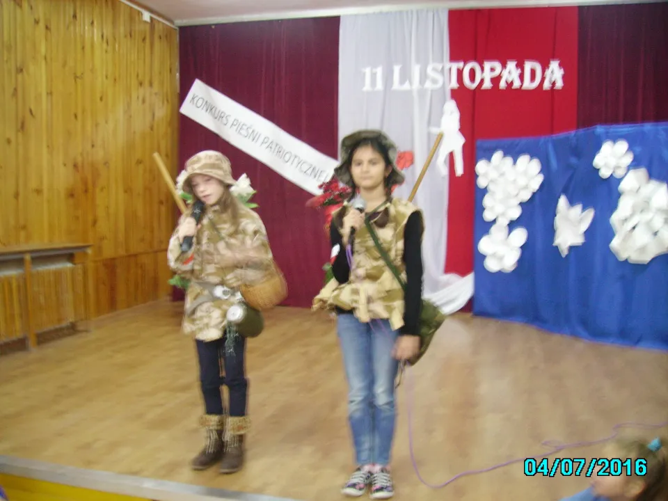 Klasa III C w Konkursie Pieśni Patriotycznej — zdjęcie 1