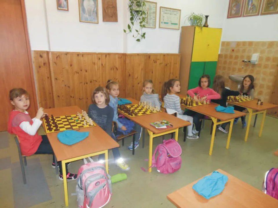 Szachy w szkole SP — zdjęcie 2