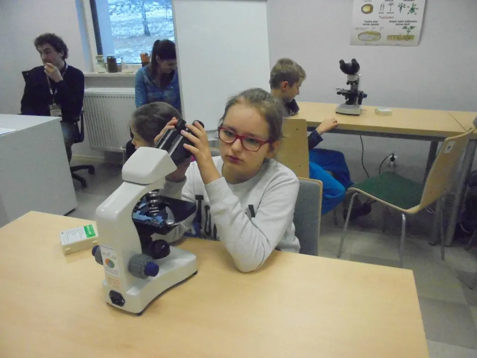 Zajęcia przyrodnicze w Ogrodzie Botanicznym – kl. 3 a — zdjęcie 4