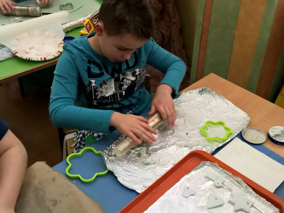 Zajęcia plastyczne z rodzicami w klasie III A — zdjęcie 13