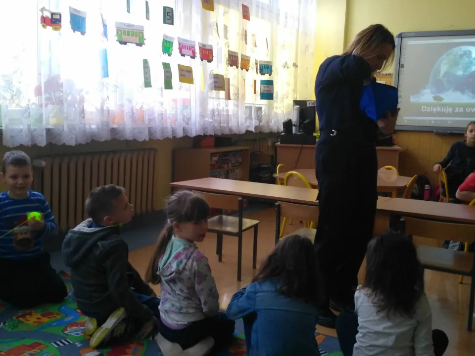 Spotkanie ze Strażą Miejską w 0a — zdjęcie 7