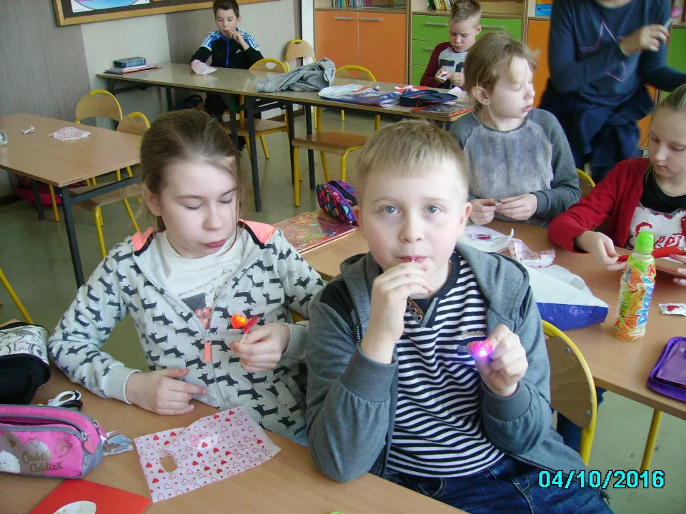 Z miłości do eksperymentowania, czyli naukowe walentynki w Energetycznym Centrum Nauki z klasą III C. — zdjęcie 21