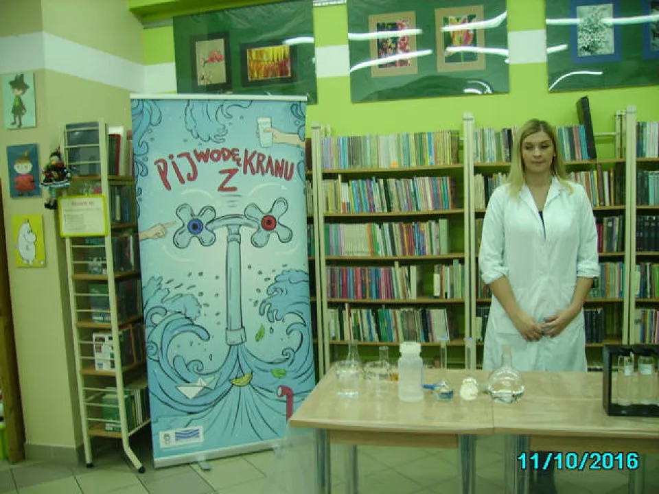 „Znaczenie wody w życiu człowieka” z klasą III C w Miejskiej Bibliotece Publicznej, Filia nr 2 w Kielcach. — zdjęcie 2