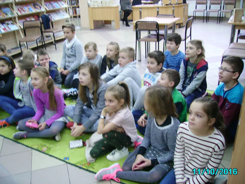 „Znaczenie wody w życiu człowieka” z klasą III C w Miejskiej Bibliotece Publicznej, Filia nr 2 w Kielcach. — zdjęcie 3