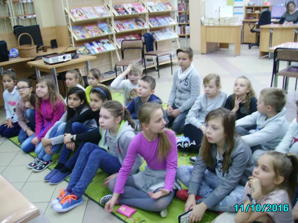 „Znaczenie wody w życiu człowieka” z klasą III C w Miejskiej Bibliotece Publicznej, Filia nr 2 w Kielcach. — zdjęcie 4