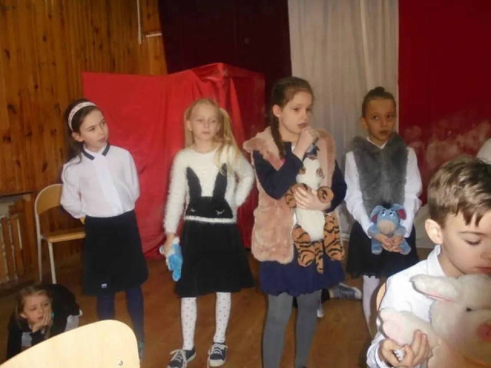 Klasa III a prezentuje apel "Dobre maniery przy jedzeniu”. — zdjęcie 4