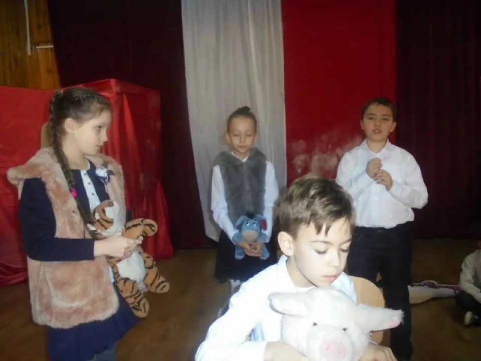Klasa III a prezentuje apel "Dobre maniery przy jedzeniu”. — zdjęcie 5