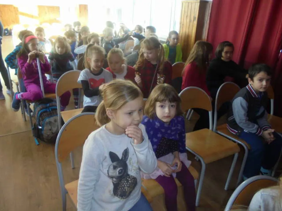 Klasa III a prezentuje apel "Dobre maniery przy jedzeniu”. — zdjęcie 8