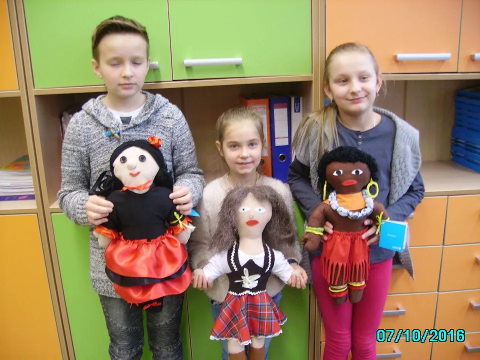 Projekt „Wszystkie Kolory Świata” w klasie IIIC. — zdjęcie 4