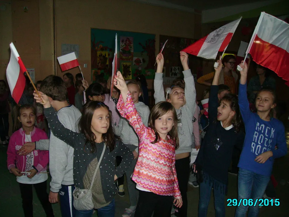 Klasa IIc na Szkolnym Marszu Niepodległości — zdjęcie 3