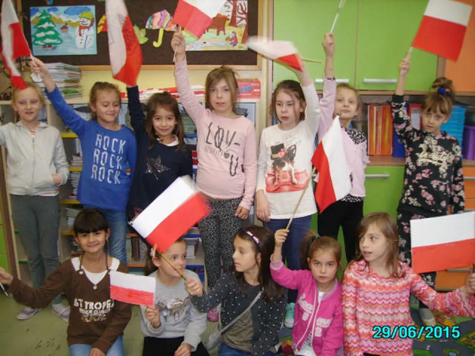 Klasa IIc na Szkolnym Marszu Niepodległości — zdjęcie 13