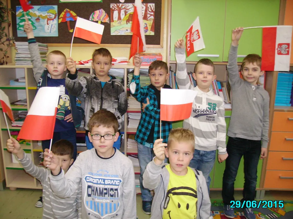 Klasa IIc na Szkolnym Marszu Niepodległości — zdjęcie 14