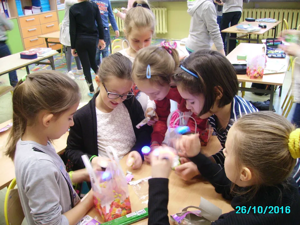 Dzień Kobiet w klasie III C. — zdjęcie 16