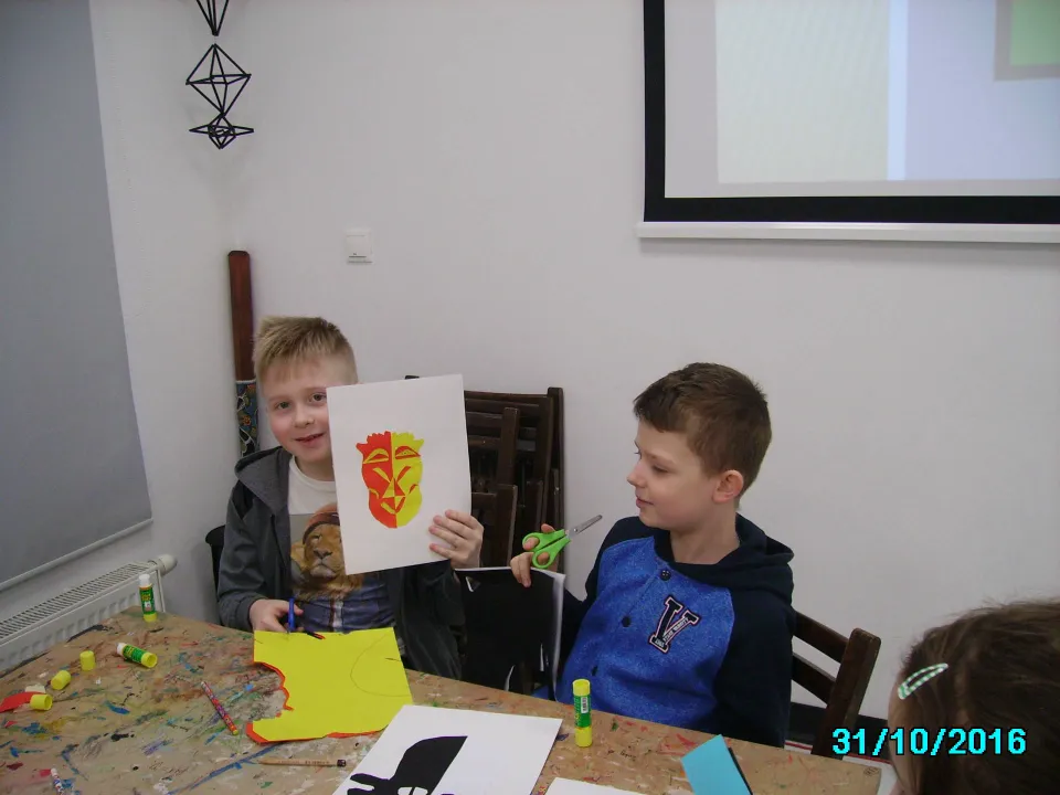 „Zielone wzgórza Afryki” z klasą III C w Muzeum Dialogu Kultur w Kielcach. — zdjęcie 29