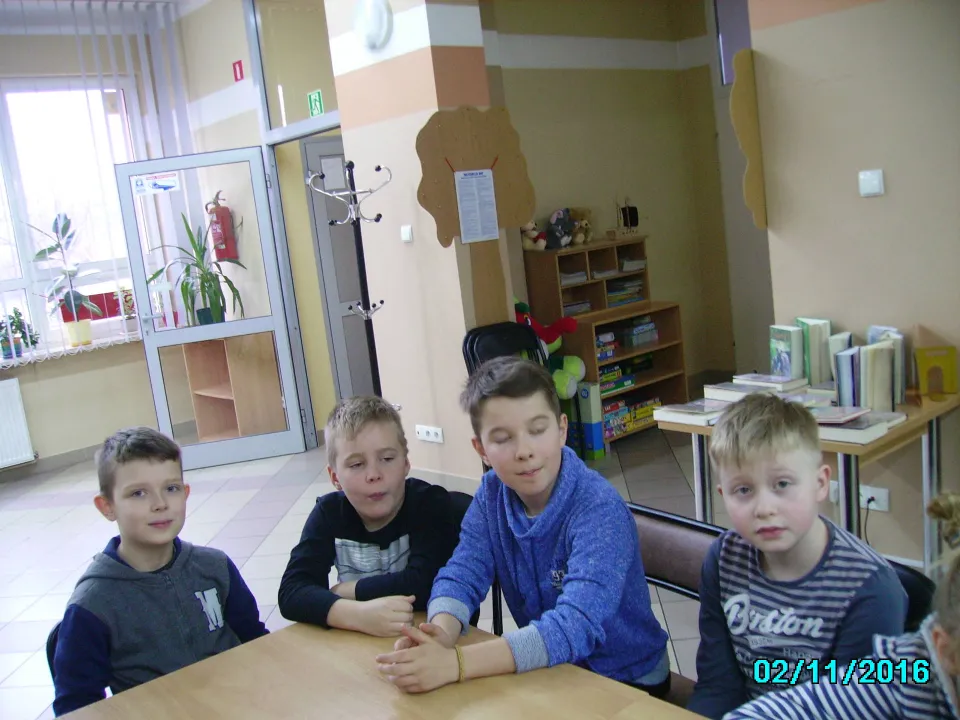 Tydzień Kultury Języka z klasą III C w Miejskiej Bibliotece Publicznej, Filia nr 2 w Kielcach. — zdjęcie 3