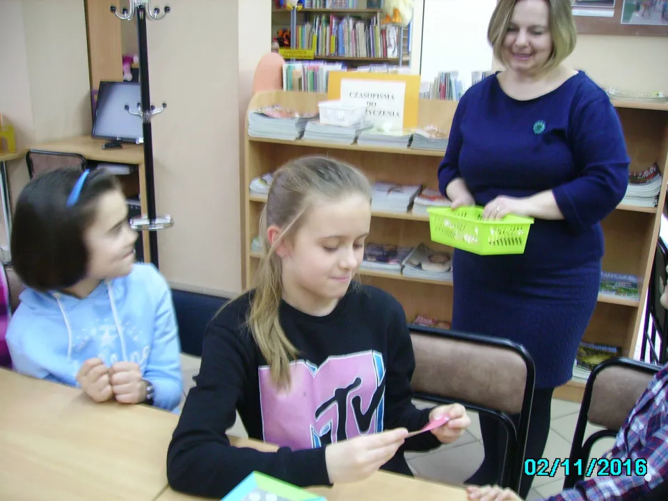 Tydzień Kultury Języka z klasą III C w Miejskiej Bibliotece Publicznej, Filia nr 2 w Kielcach. — zdjęcie 9