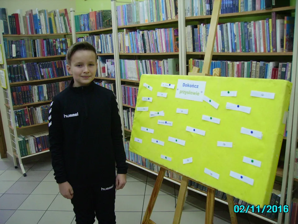Tydzień Kultury Języka z klasą III C w Miejskiej Bibliotece Publicznej, Filia nr 2 w Kielcach. — zdjęcie 17