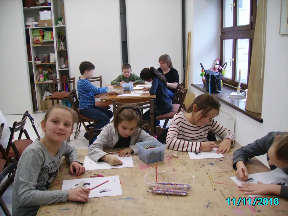 „Podróż do Ameryce Północnej” z klasą III C w Muzeum Dialogu Kultur w Kielcach. — zdjęcie 7