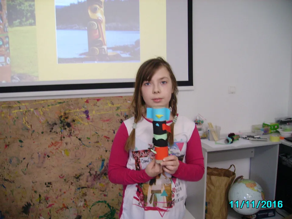 „Podróż do Ameryce Północnej” z klasą III C w Muzeum Dialogu Kultur w Kielcach. — zdjęcie 25
