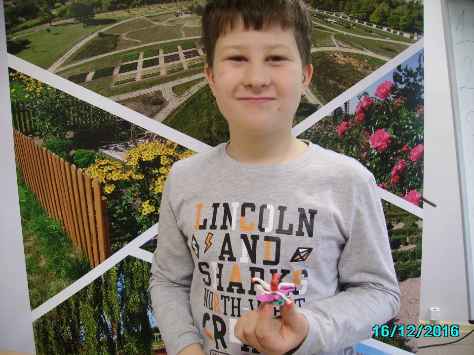 „Dla kogo kwitną kwiaty?” z klasą III C w Ogrodzie Botanicznym w Kielcach. — zdjęcie 23