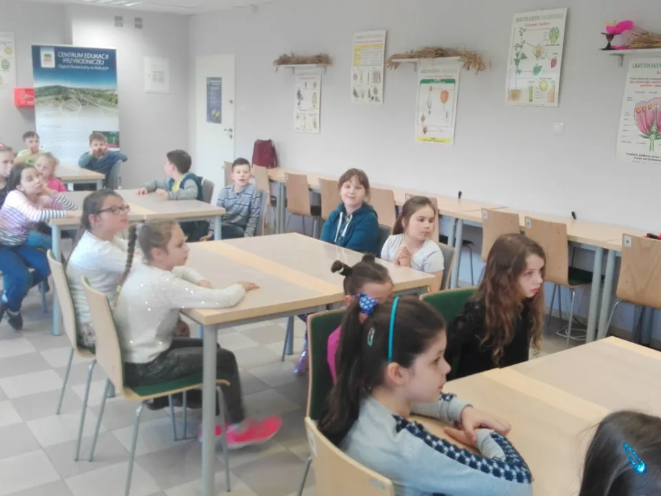 IIID sadzi kwiaty w Ogrodzie Botanicznym — zdjęcie 2