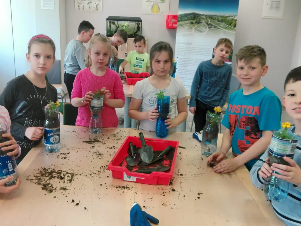 IIID sadzi kwiaty w Ogrodzie Botanicznym — zdjęcie 16