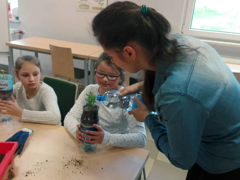 IIID sadzi kwiaty w Ogrodzie Botanicznym — zdjęcie 19