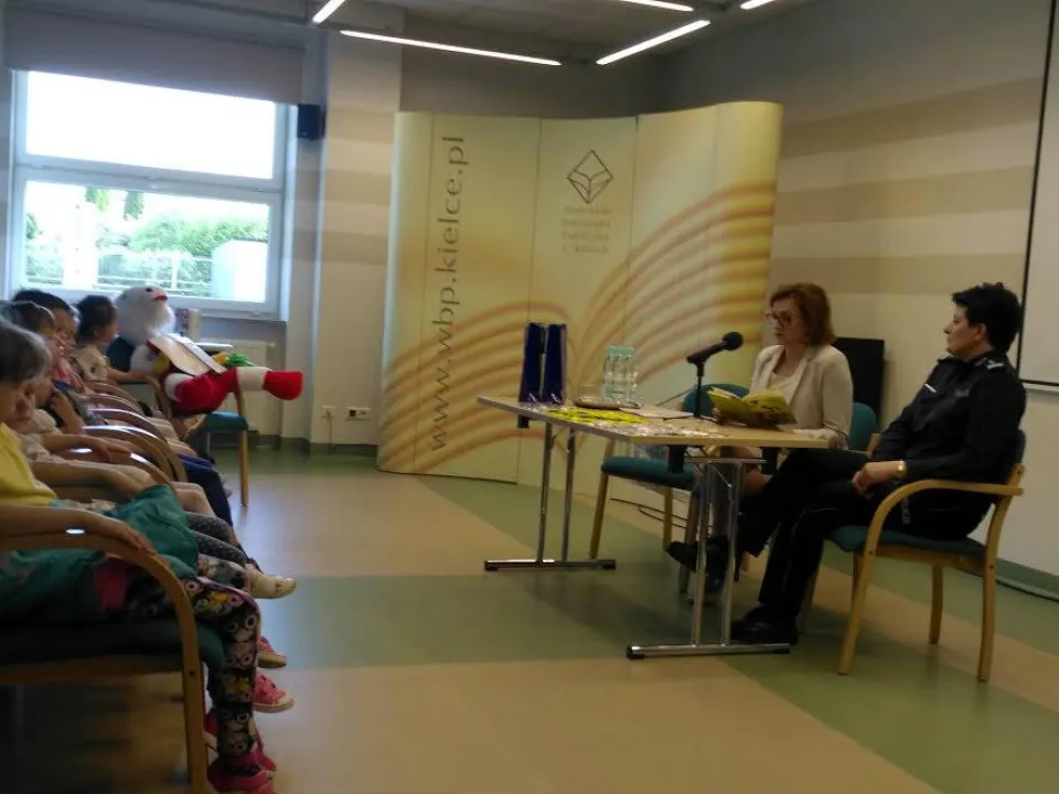 „Na tropie dobrej książki” z klasą 0a. — zdjęcie 1