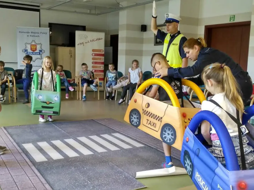 „Na tropie dobrej książki” z klasą 0a. — zdjęcie 8