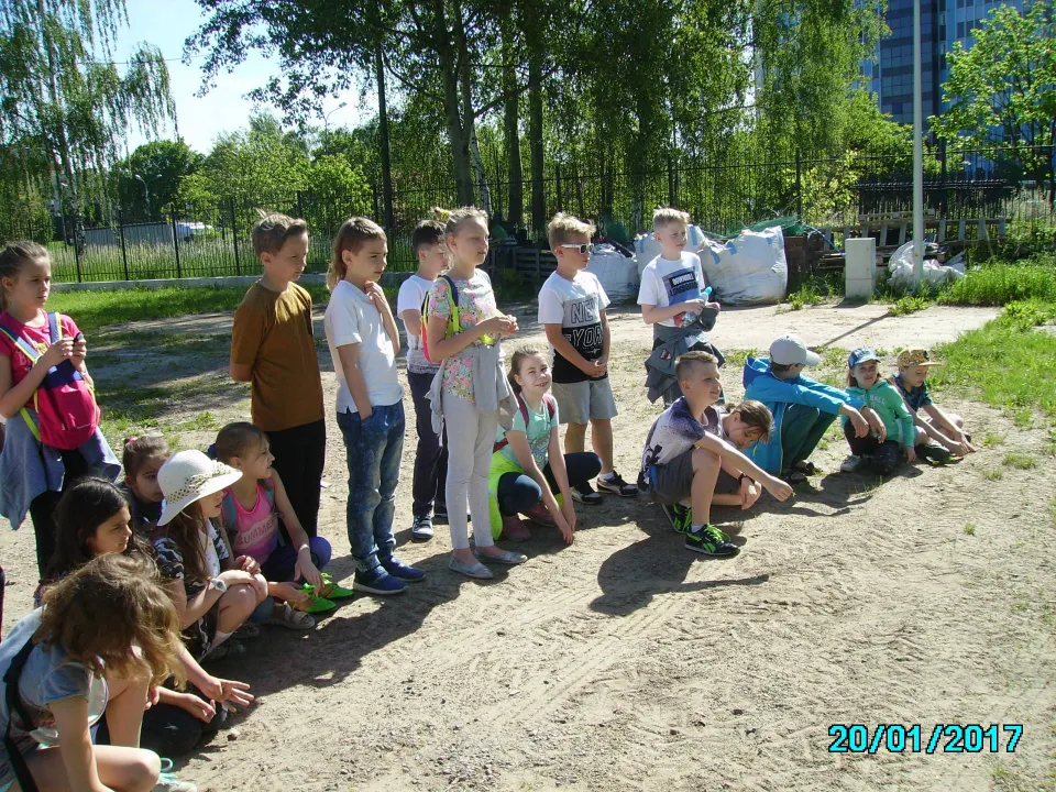 „Ogrodnikiem być…” z klasą III C w Ogrodzie Botanicznym w Kielcach. — zdjęcie 2