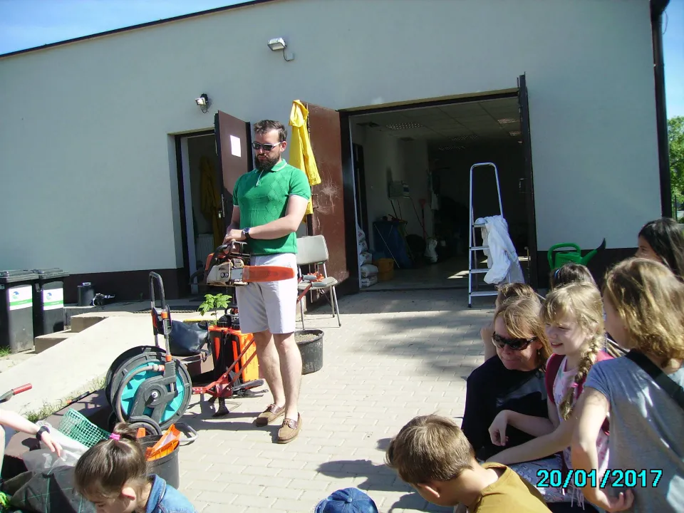 „Ogrodnikiem być…” z klasą III C w Ogrodzie Botanicznym w Kielcach. — zdjęcie 6
