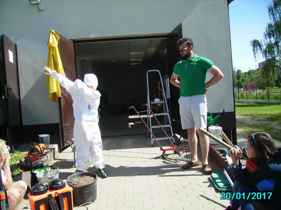 „Ogrodnikiem być…” z klasą III C w Ogrodzie Botanicznym w Kielcach. — zdjęcie 9