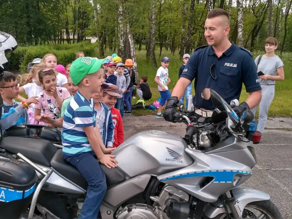 0”A” na wycieczce  do Jednostki Policji — zdjęcie 3
