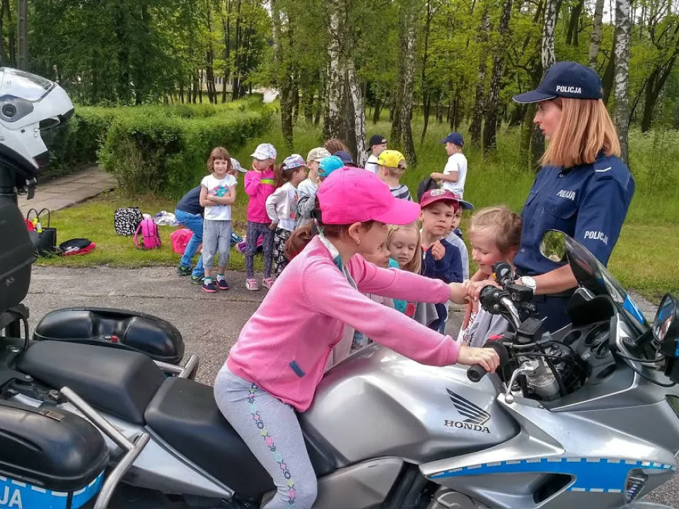 0”A” na wycieczce  do Jednostki Policji — zdjęcie 6