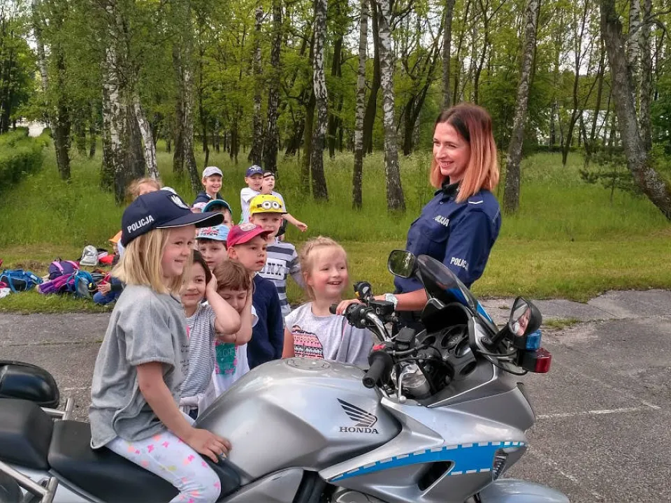 0”A” na wycieczce  do Jednostki Policji — zdjęcie 8