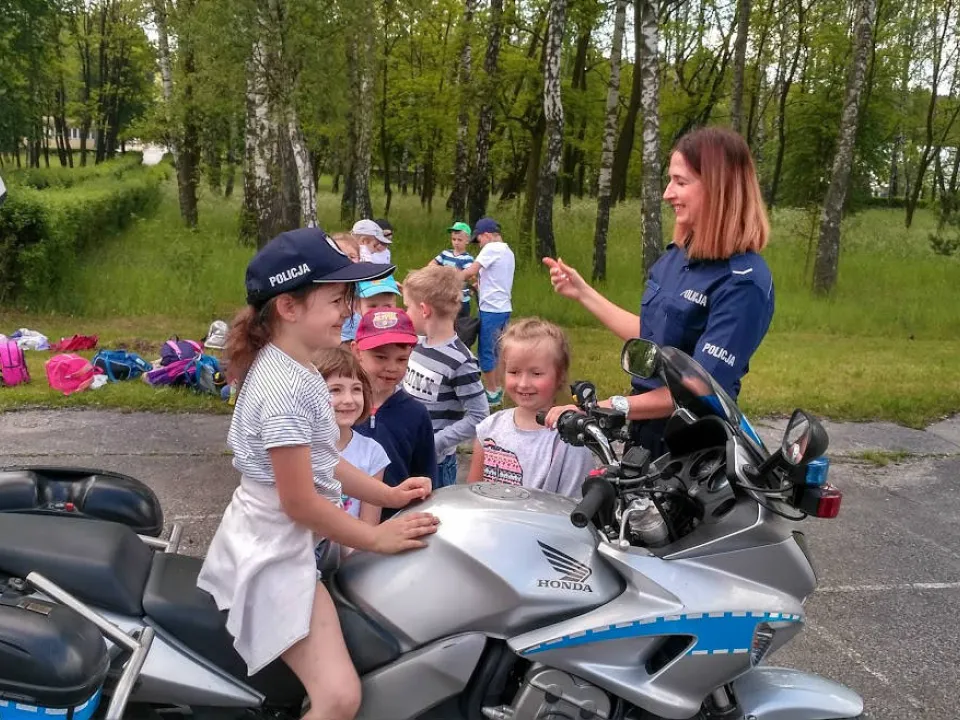 0”A” na wycieczce  do Jednostki Policji — zdjęcie 9