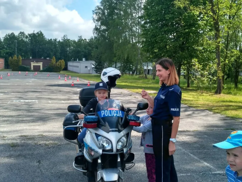 0”A” na wycieczce  do Jednostki Policji — zdjęcie 11
