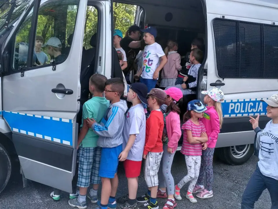0”A” na wycieczce  do Jednostki Policji — zdjęcie 16